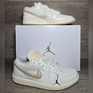 Womens Air Jordan 1 Low SE Sail / Pale Ivory / Team Gold HV5157-100 Size 9.5